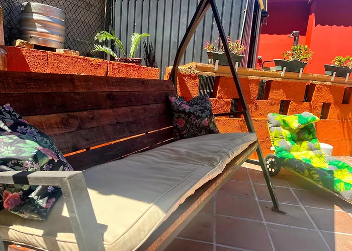 Casa Con Jardin A Un Minuto De La Playa, Casa Nolo